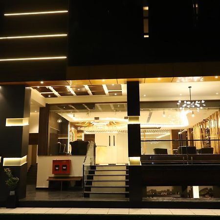 Hotel Emperio Grand ラクナウ エクステリア 写真