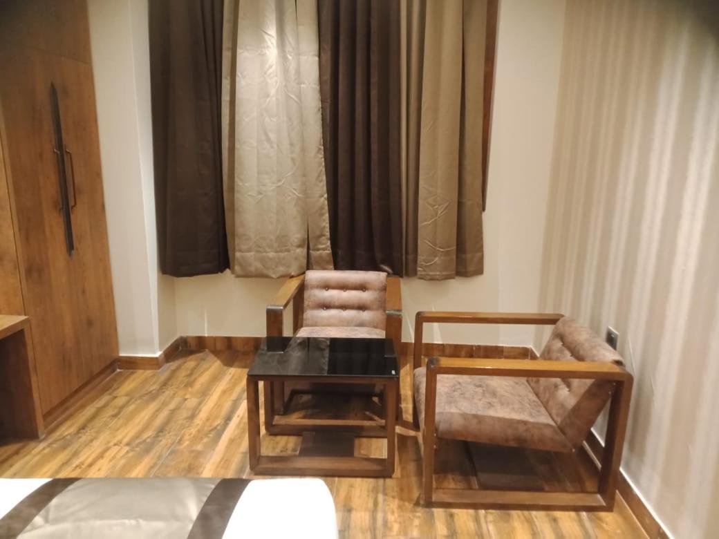 Hotel Emperio Grand ラクナウ エクステリア 写真