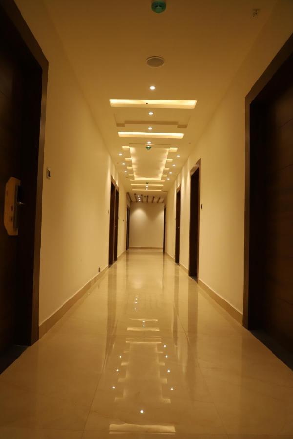 Hotel Emperio Grand ラクナウ エクステリア 写真