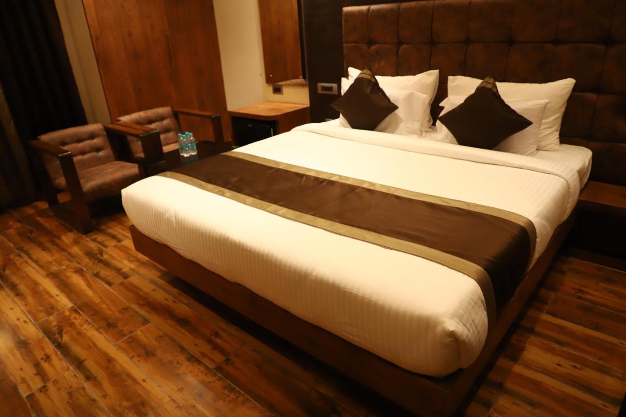 Hotel Emperio Grand ラクナウ エクステリア 写真