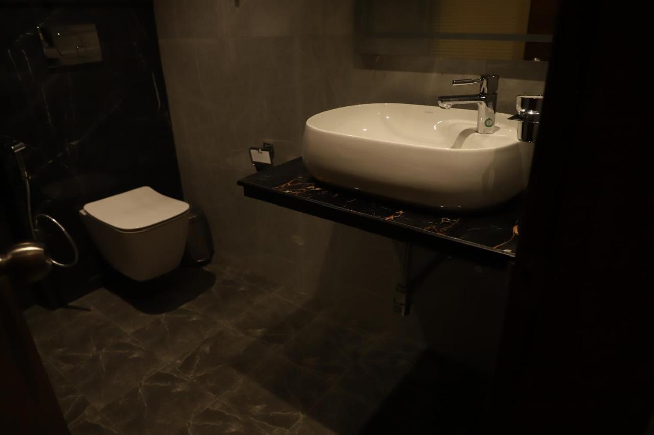 Hotel Emperio Grand ラクナウ エクステリア 写真