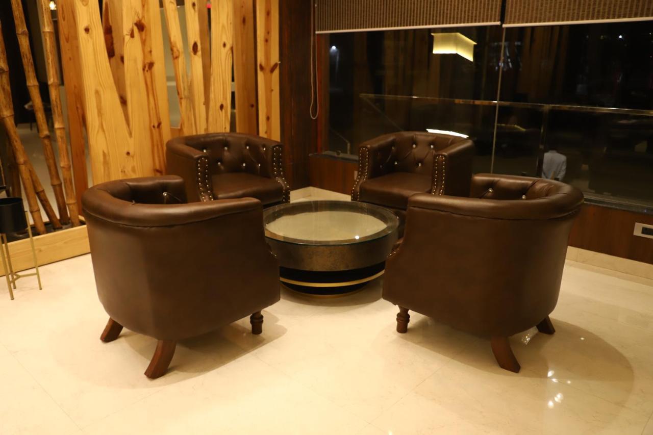 Hotel Emperio Grand ラクナウ エクステリア 写真