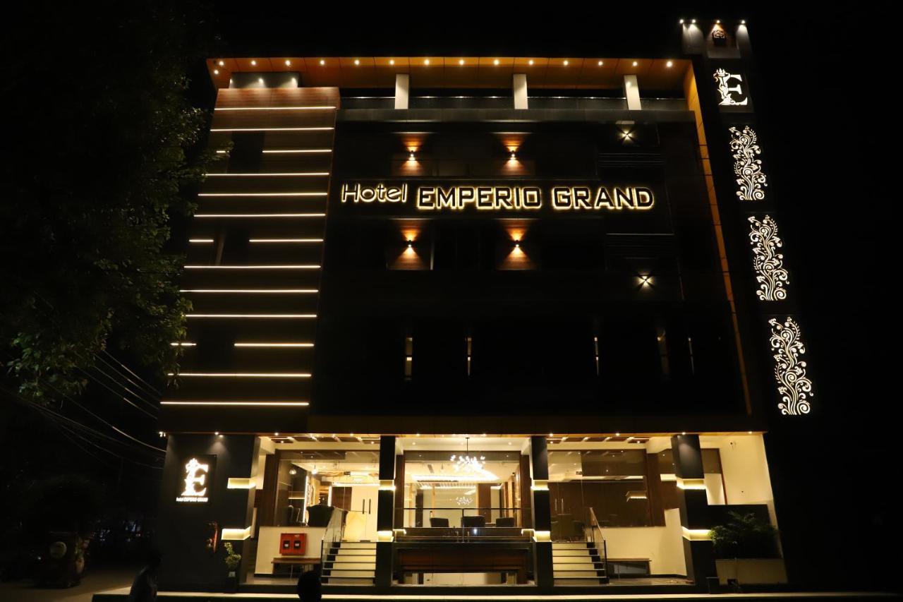 Hotel Emperio Grand ラクナウ エクステリア 写真