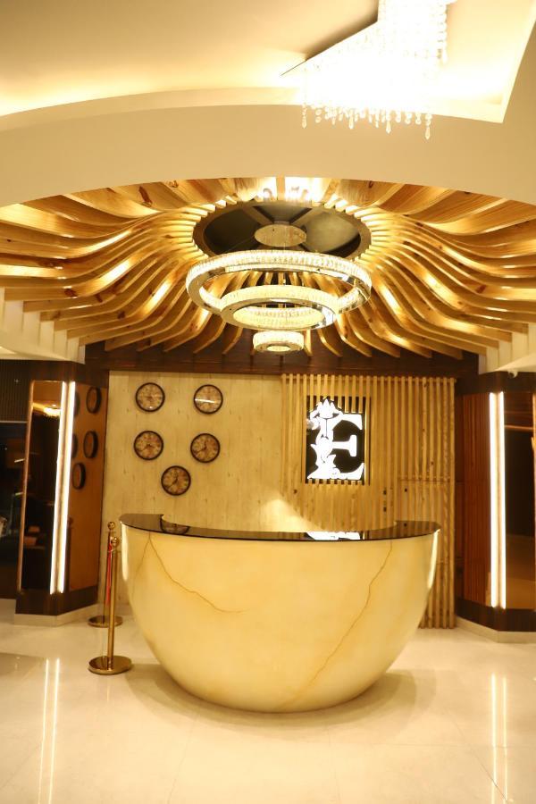 Hotel Emperio Grand ラクナウ エクステリア 写真