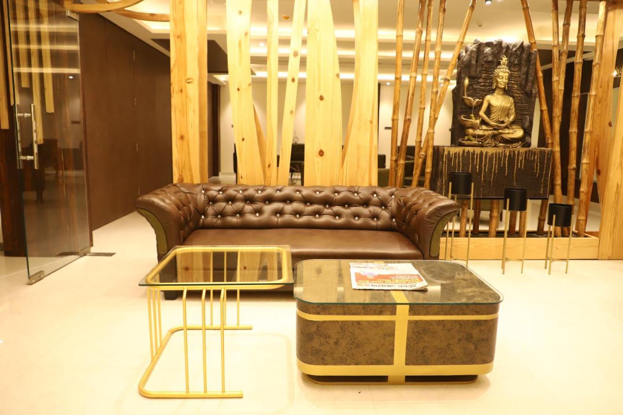 Hotel Emperio Grand ラクナウ エクステリア 写真