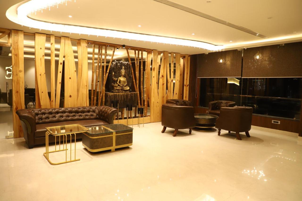 Hotel Emperio Grand ラクナウ エクステリア 写真