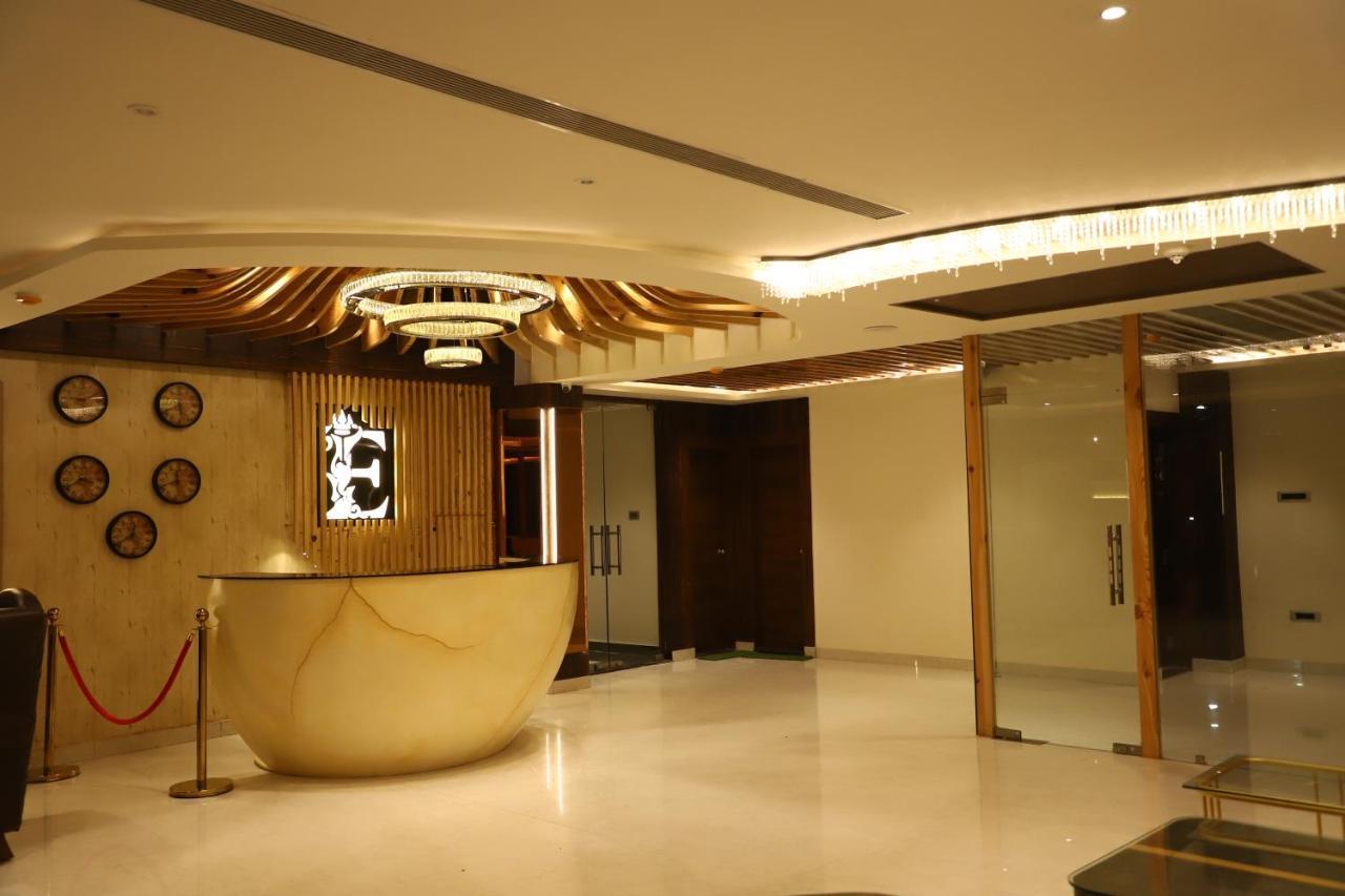 Hotel Emperio Grand ラクナウ エクステリア 写真