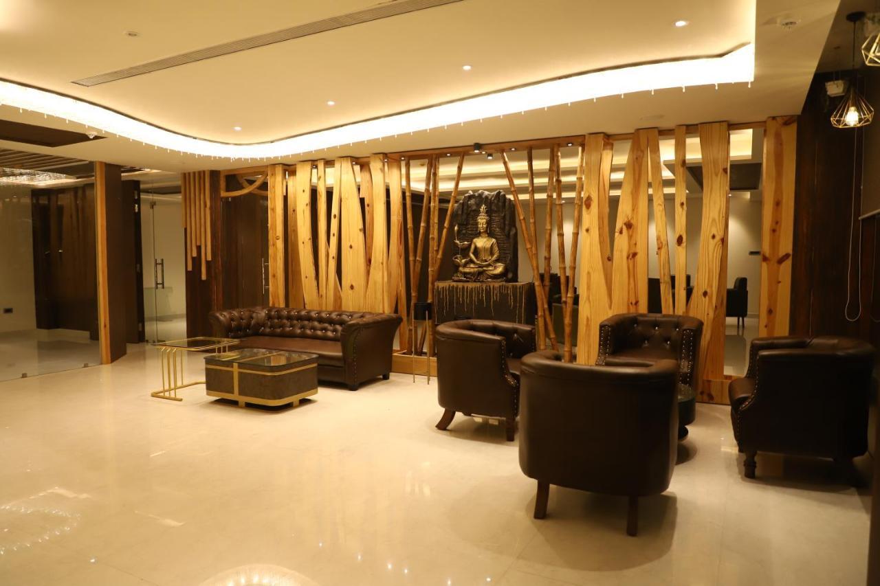 Hotel Emperio Grand ラクナウ エクステリア 写真